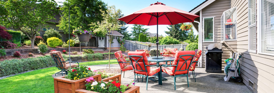 Profitez pleinement de votre été grâce à l'aménagement de votre jardin à travers un mobilier d'extérieur : salon de jardin, parasol, bain de soleil, barbecue ...